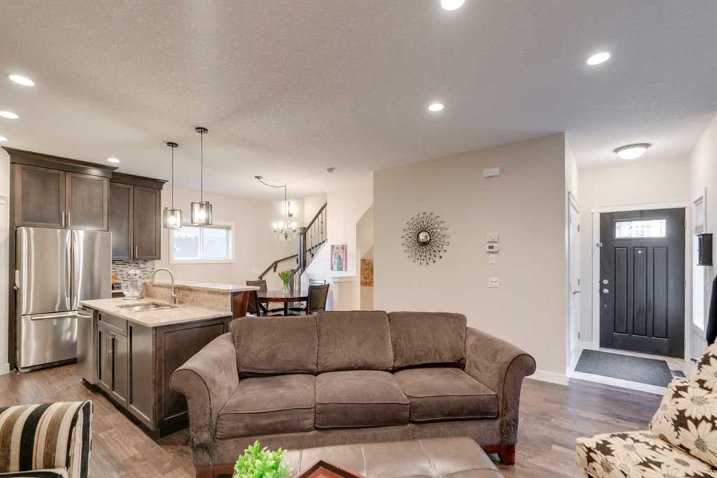 309 15 Avenue NE #2 photo 4