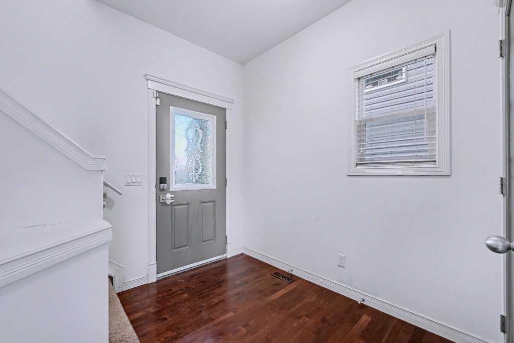 187 Sage Hill Green NW photo 2