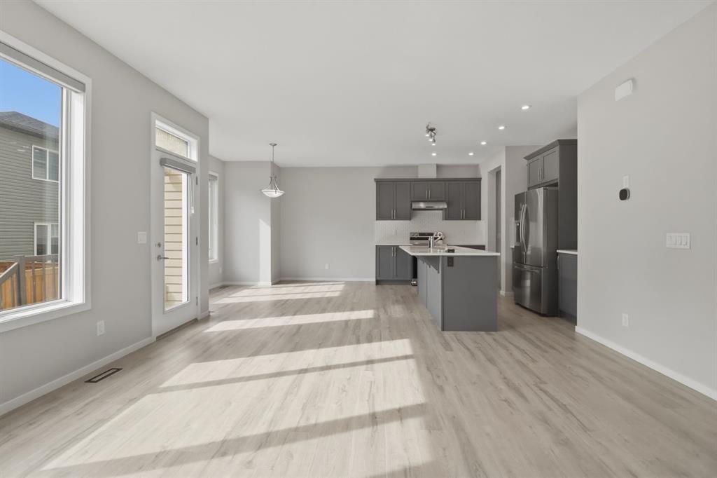 93 Cityline Square NE photo 4
