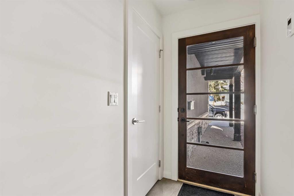 125 41 Avenue SW photo 3