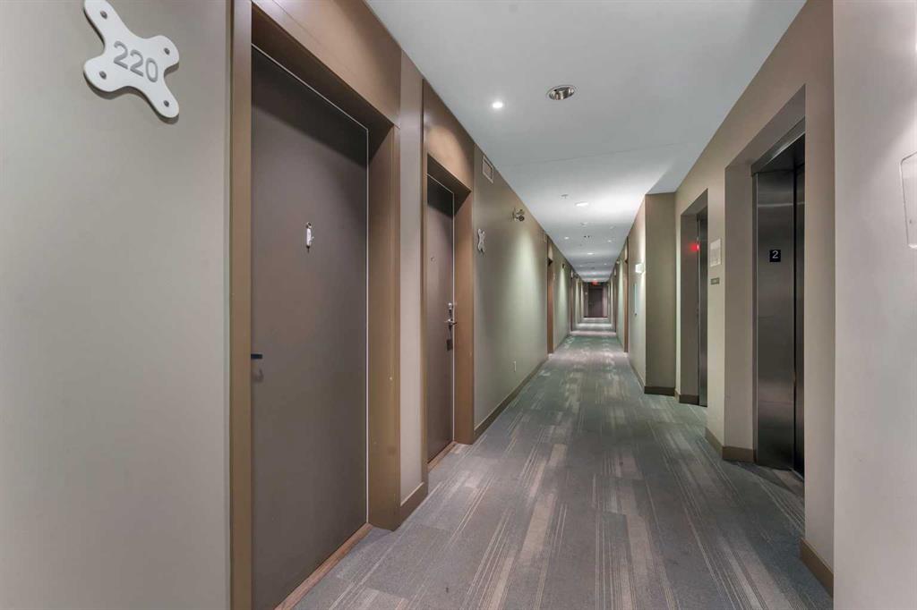 323 20 Avenue SW #220 photo 2