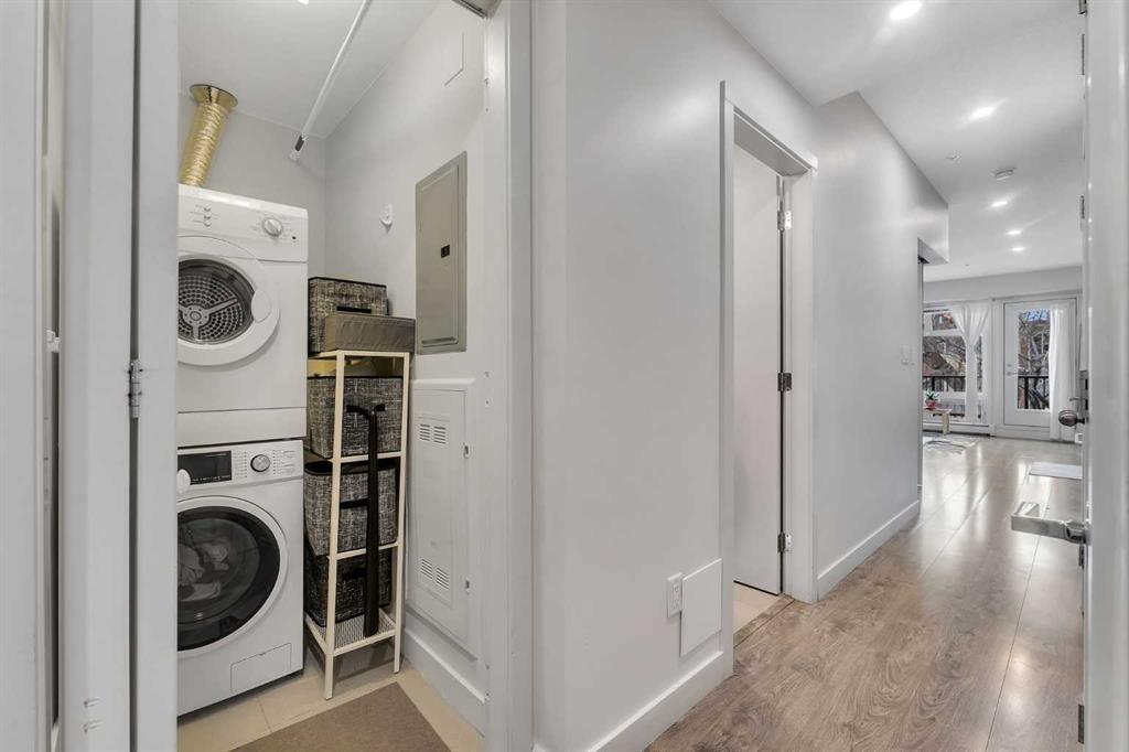 323 20 Avenue SW #220 photo 3
