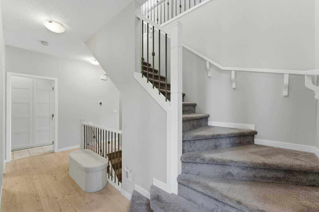 34 Walgrove Link SE photo 5