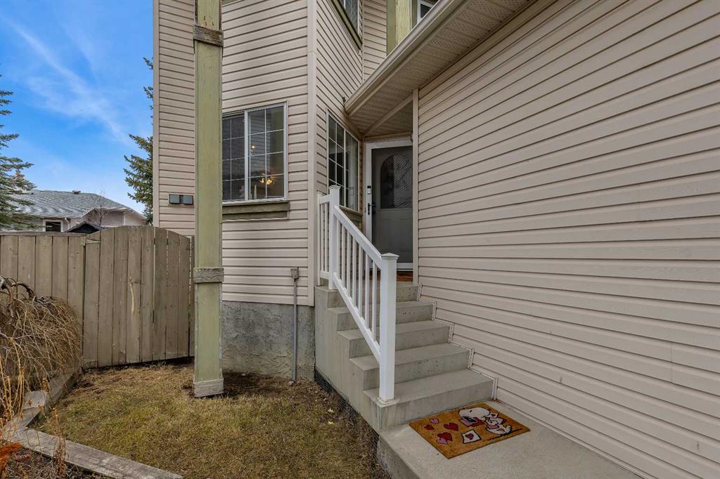 47 Carmel Close NE photo 3