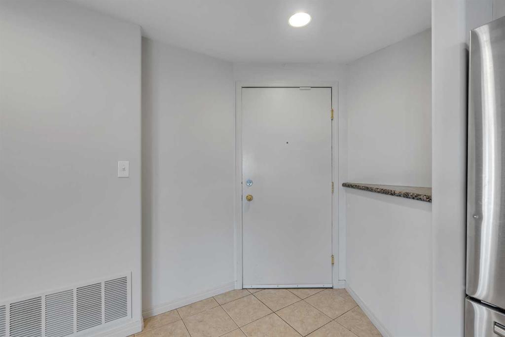 683 10 Street SW #2003 photo 3