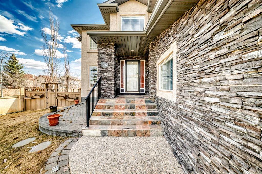 602 Wentworth Place SW photo 2