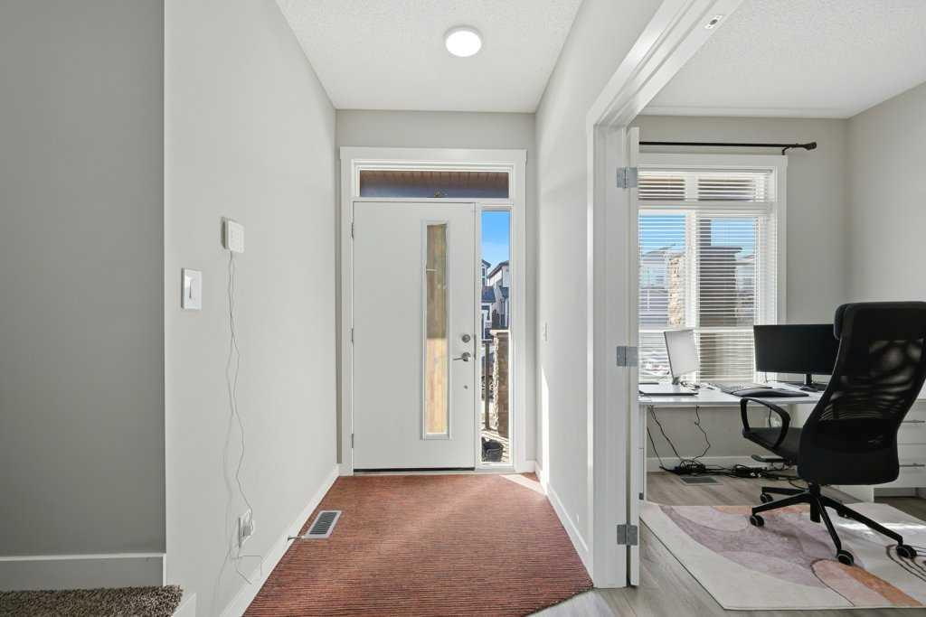 75 Howse Crescent NE photo 2