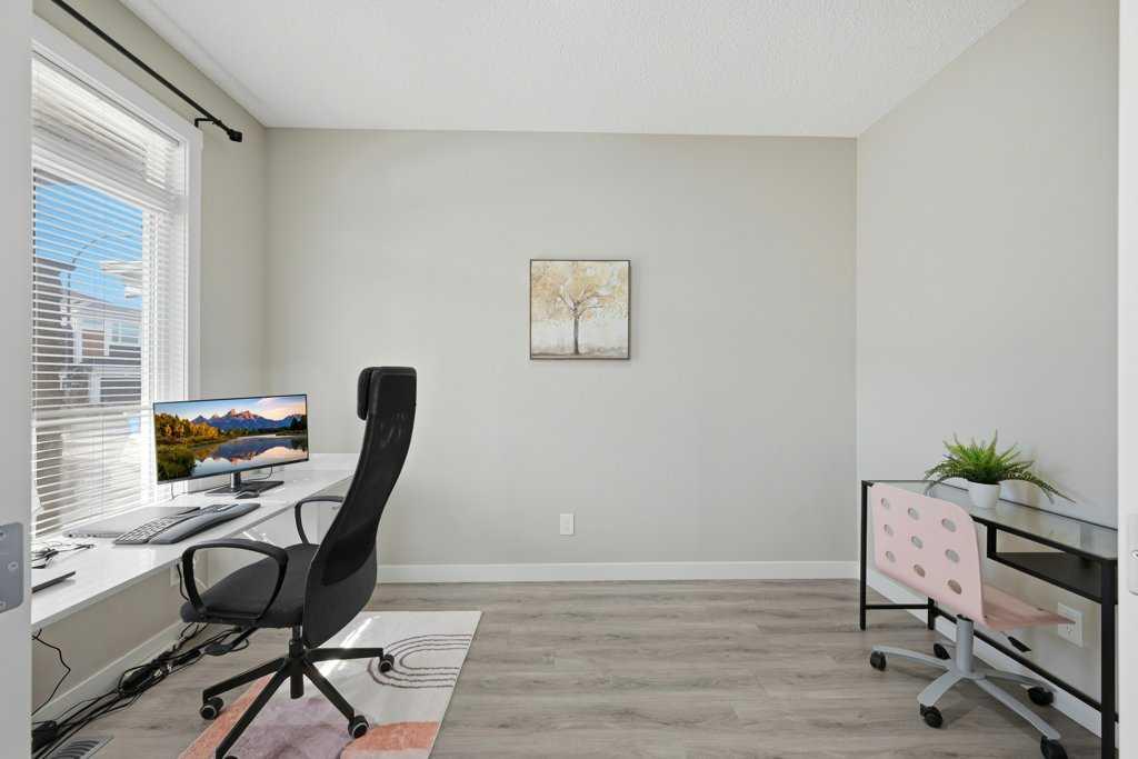 75 Howse Crescent NE photo 3