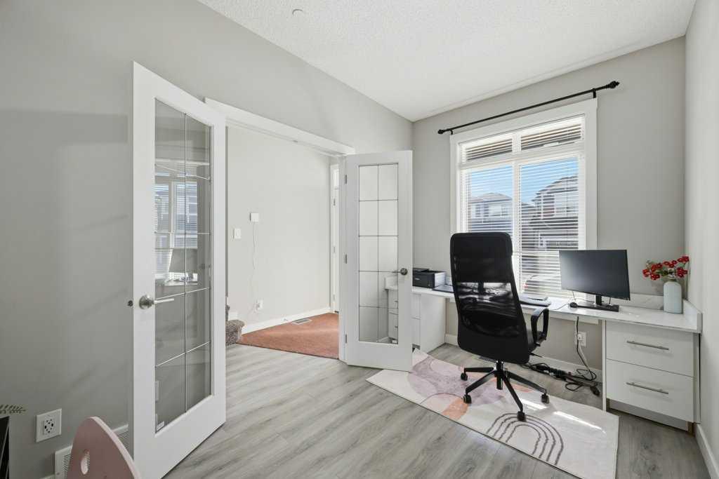 75 Howse Crescent NE photo 4