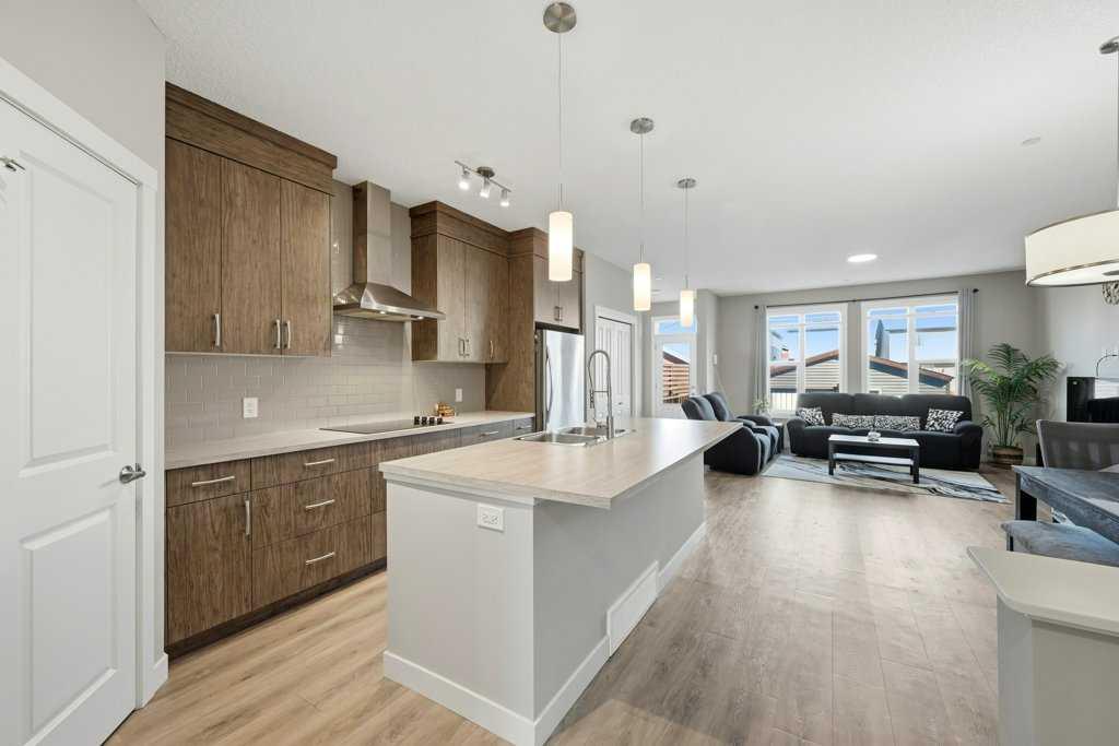 75 Howse Crescent NE photo 5