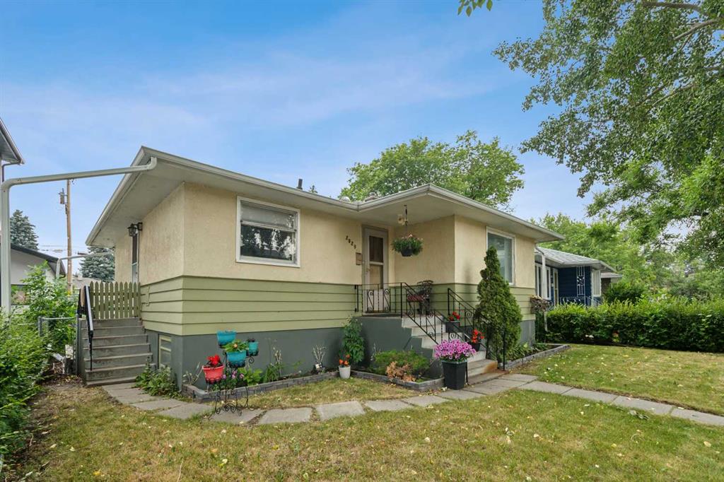 2029 Mountview Crescent NE photo 2