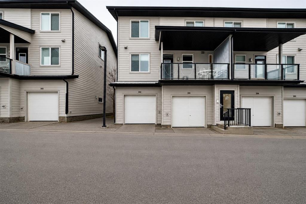 245 Redstone Walk NE #202 photo 2