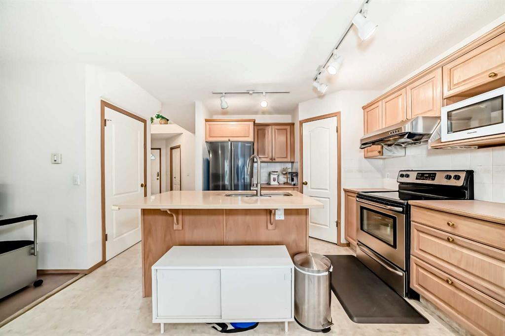 83 Hawkmount Green NW photo 2