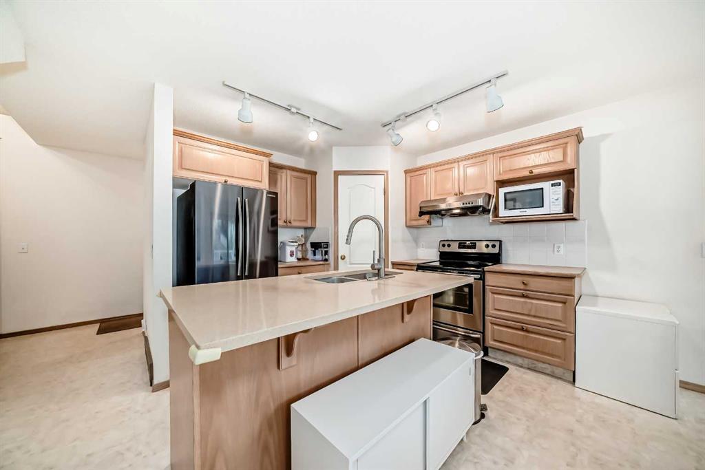 83 Hawkmount Green NW photo 3