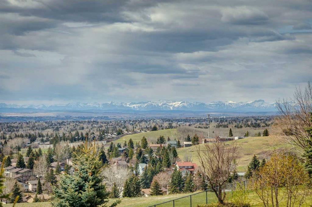 55 Edenstone View NW photo 2
