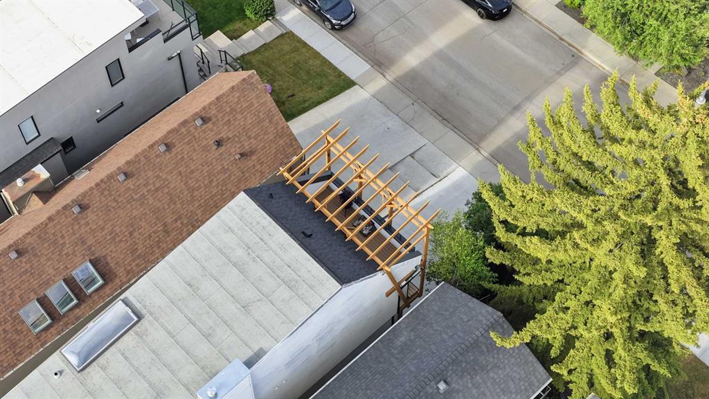 3817 18 Street SW photo 3
