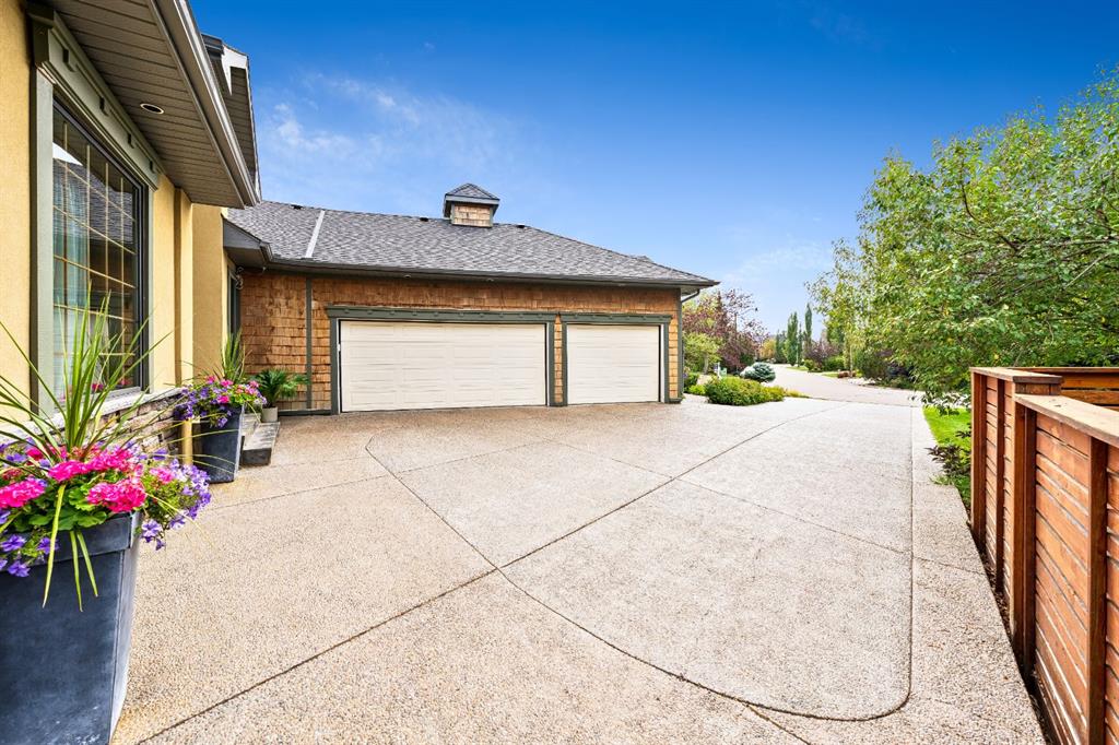212 Aspen Meadows Place SW photo 3