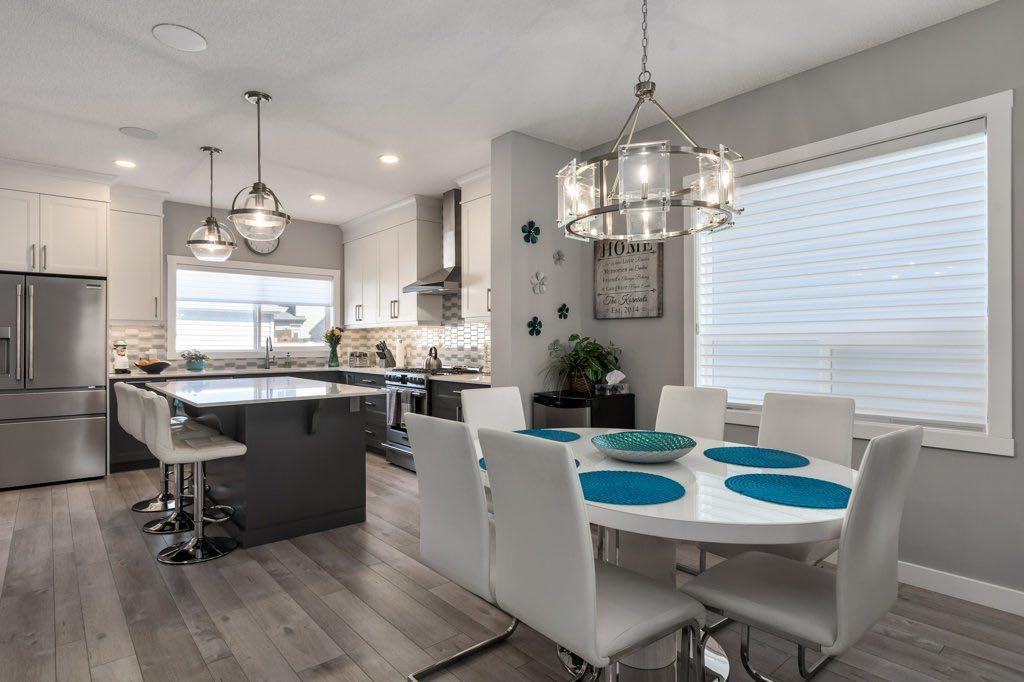 144 Wolf Willow Boulevard SE photo 2