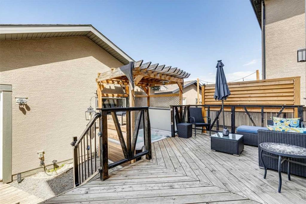 216 Mahogany Grove SE photo 2