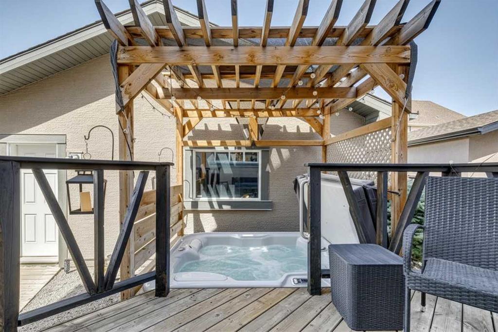 216 Mahogany Grove SE photo 3