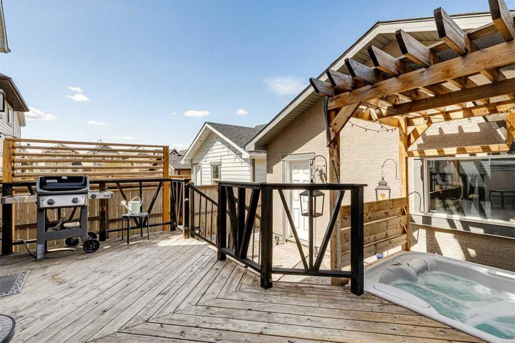 216 Mahogany Grove SE photo 4