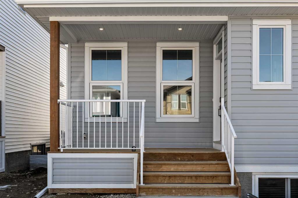 1133 Chinook Gate Bay SW photo 2