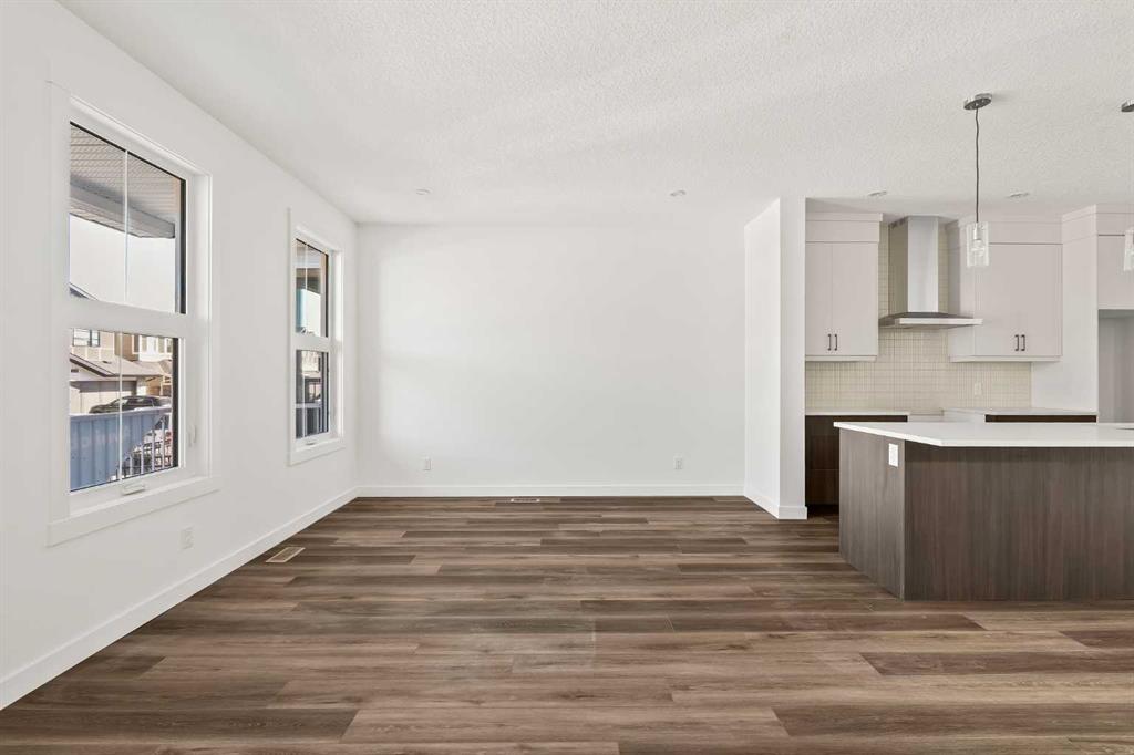 1133 Chinook Gate Bay SW photo 5