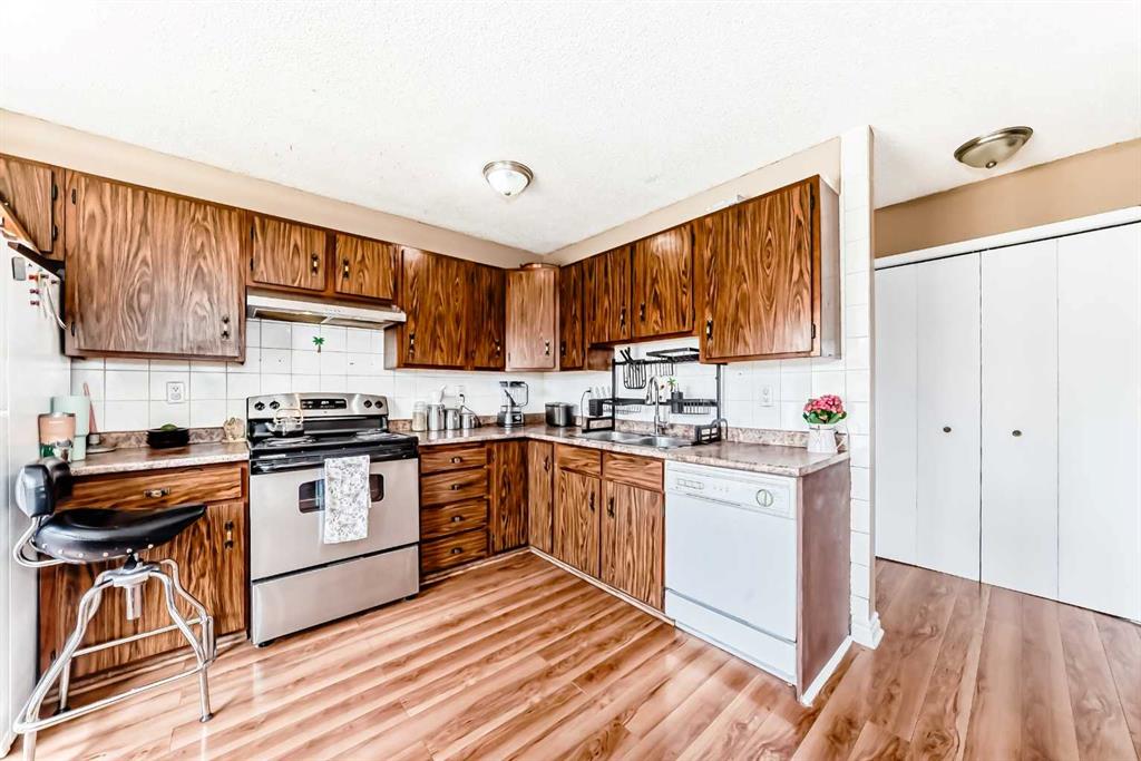 4821 60 Street NE photo 5