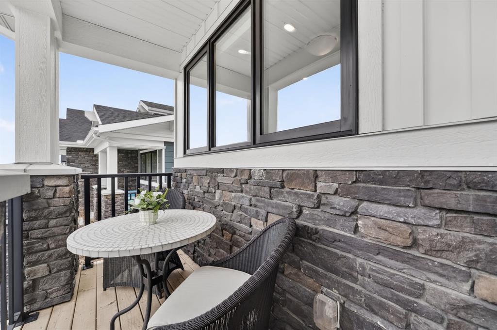 46 Crestridge Bay SW photo 5