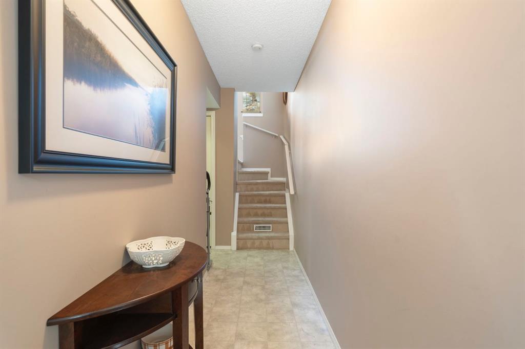 122 Bridlewood Lane SW photo 3