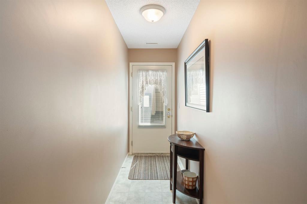 122 Bridlewood Lane SW photo 4