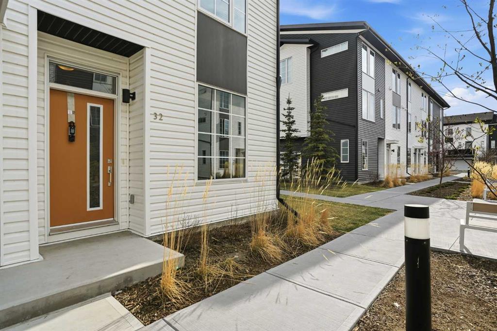 32 Walgrove Common SE photo 2
