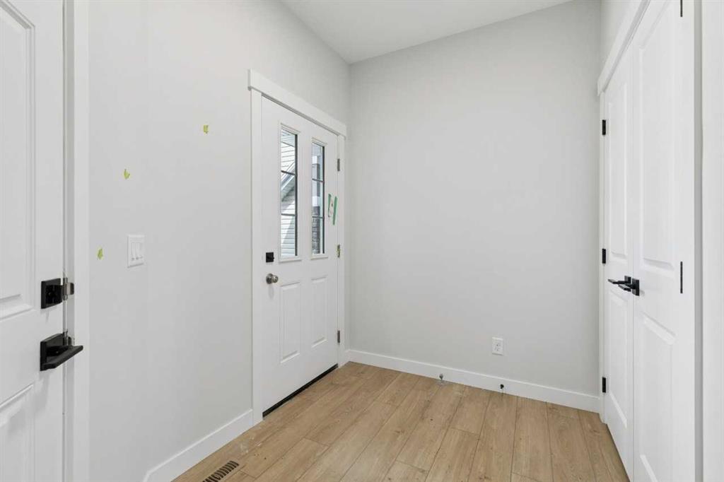 546 Hotchkiss Manor photo 3