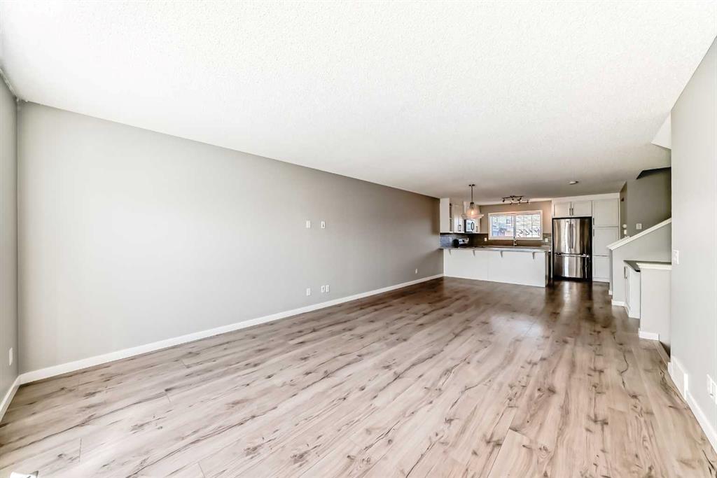 393 Legacy Boulevard SE photo 3