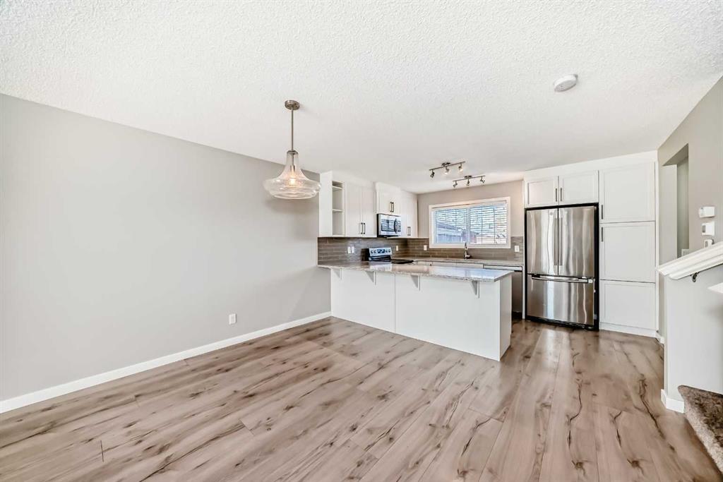393 Legacy Boulevard SE photo 5