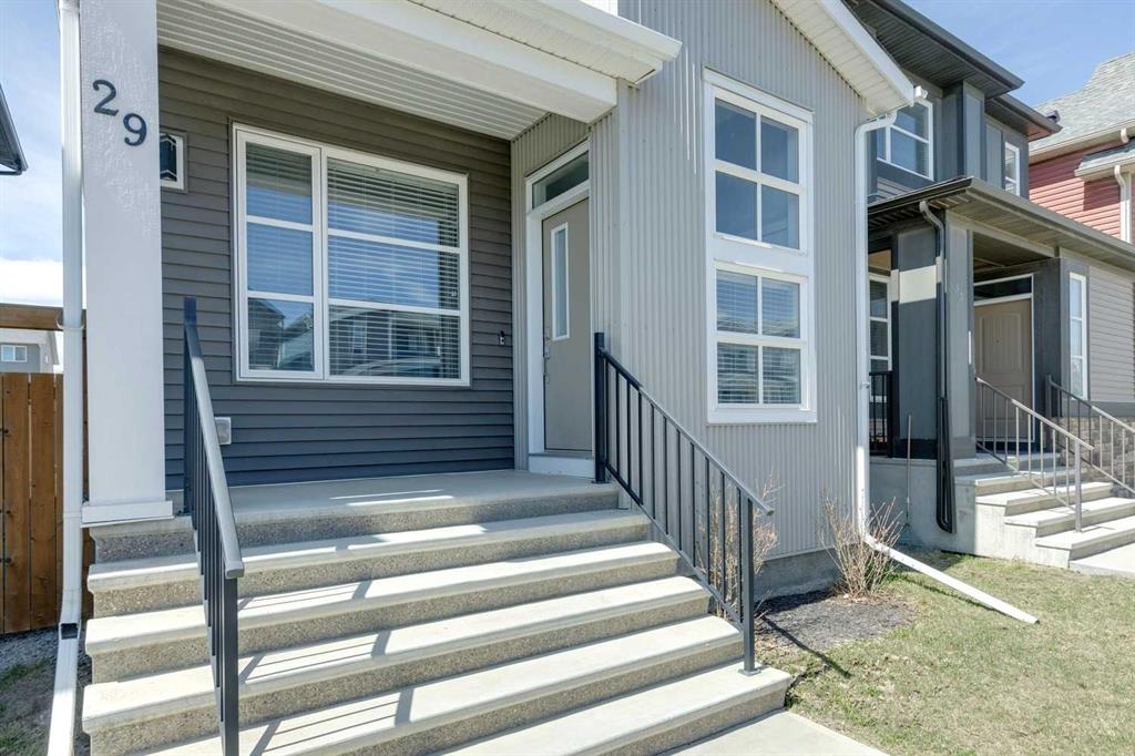 29 Howse Row NE photo 2