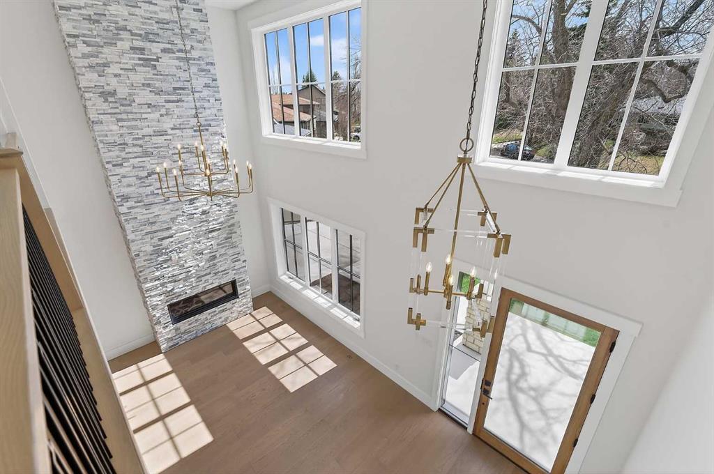 88 Woodlark Drive SW photo 3