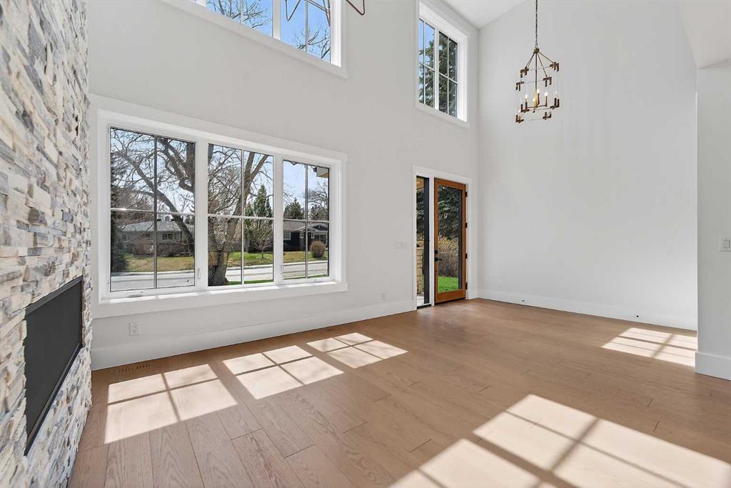 88 Woodlark Drive SW photo 4