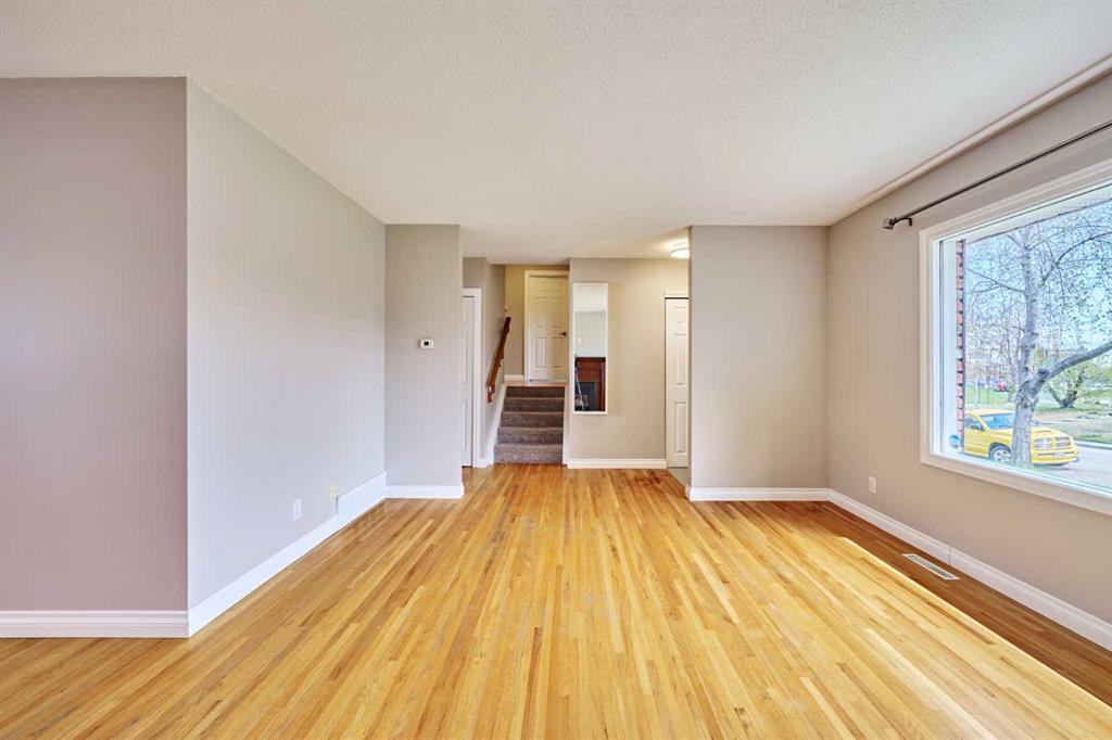 612 101 Avenue SW photo 3