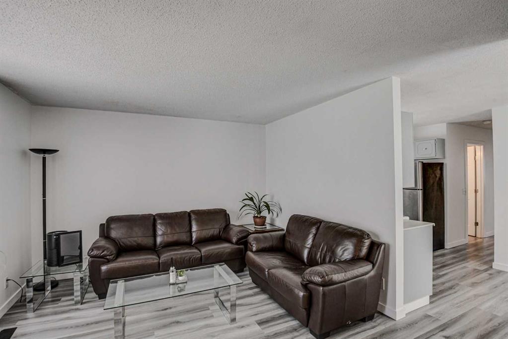 184 Erin Croft Crescent SE photo 4