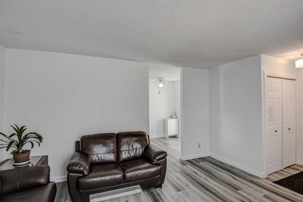 184 Erin Croft Crescent SE photo 5