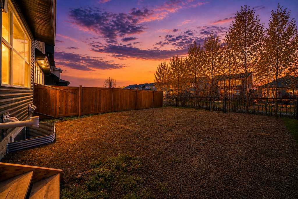 55 Silver Spruce Grove SW photo 2