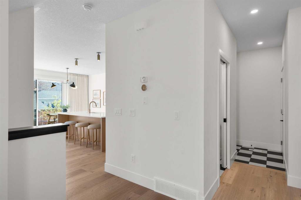 2853 14 Avenue SW photo 3