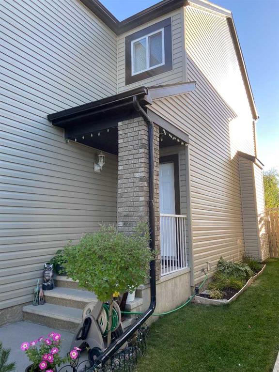 1600 Copperfield Boulevard SE photo 4