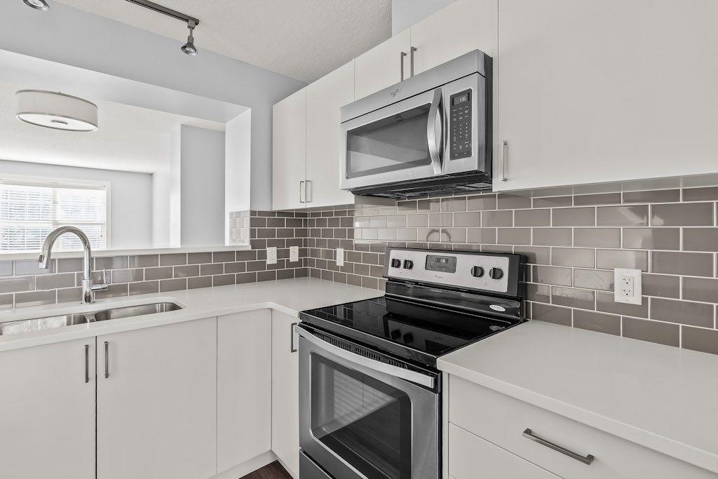 4 Evanscrest Gardens NW photo 3