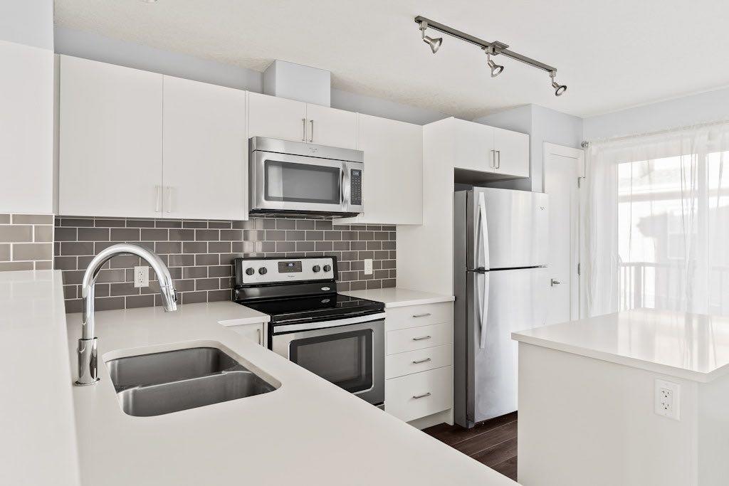 4 Evanscrest Gardens NW photo 4
