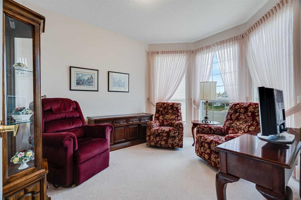 58 Evergreen Bay SW photo 2