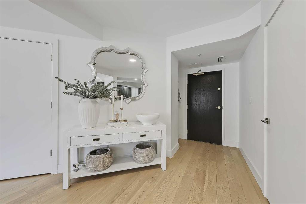 200 La Caille Place SW #902 photo 2