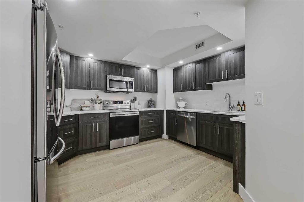 200 La Caille Place SW #902 photo 3