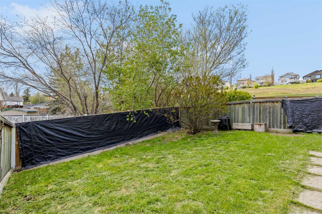 242 Hidden Spring Mews NW photo 2